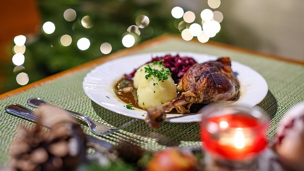 Beim Silvesterbuffet im Hotel Adelmann dürfte für jeden etwas dabei sein. - © Jan Woitas/dpa-Zentralbild/dpa
