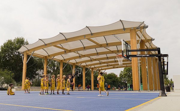 So sieht eine fertige Freilufthalle der Firma SMC2 aus, die in Bielefeld baut. Freilufthallen bieten die Möglichkeit, bei jedem Wetter draußen, aber dennoch im Trockenen Sport zu treiben. - © SMC2