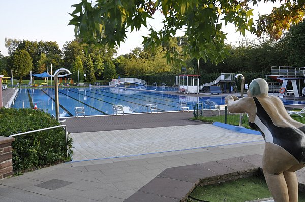 Das Freibad in Wiedenbrück bietet seinen Gästen bereits seit 1959 Badespaß. - © Rainer Stephan