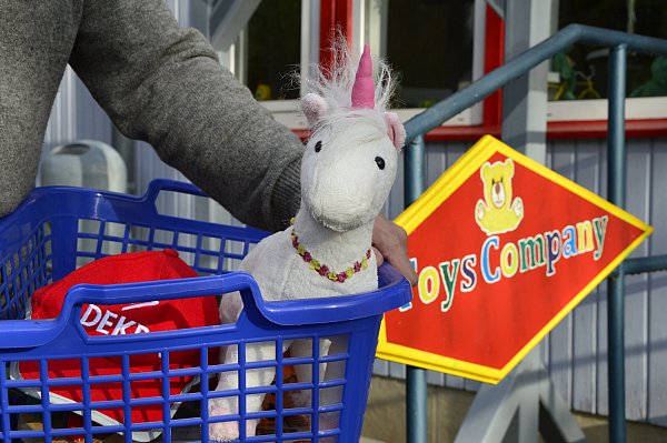 In der Toys Company wird gespendetes Spielzeug repariert und aufbereitet. - © Vivien Tharun