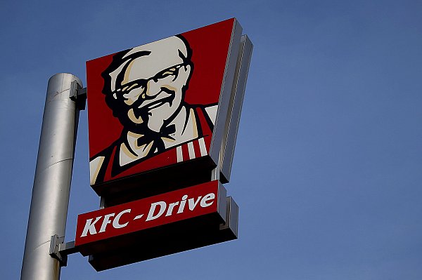 Hähnchen von Kentucky Fried Chicken ist in Japan ein klassisches Weihnachtsessen. - © picture alliance / Oliver Berg/d