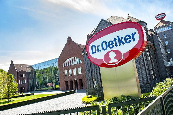 In der Dr. Oetker Welt können Köstlichkeiten aus dem Bistro probiert werden. - © Jörg Dieckmann