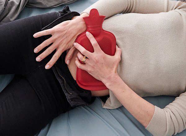 Rund jede sechste Frau im gebärfähigen Alter leidet an den gutartigen, aber oft schmerzhaften Gewebewucherungen im Unterleib; deutschlandweit sind dies schätzungsweise zwei bis sechs Millionen Patientinnen. - © picture alliance/dpa