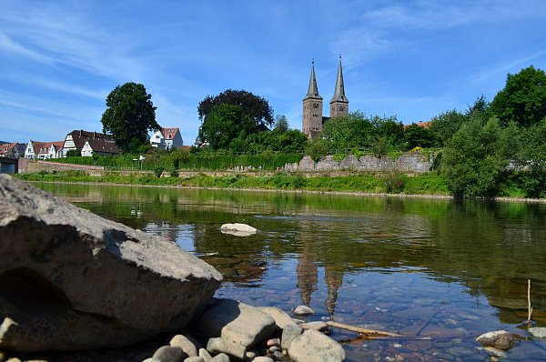 Das Niedrigwasser bei Höxter, hier ein Foto von 2020, wird im August wohl nicht weichen. - © Nicole Niemann