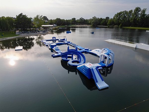 Der neue Aqua Park befindet sich neben der Paderborner Wasserski-Anlage. - © Tim Harasta