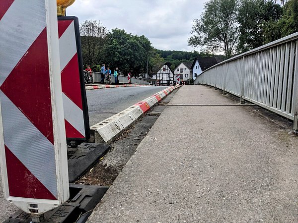Die Nethebrücke in Bruchhausen ist marode und muss dringend erneuert werden. - © Burkhard Battran