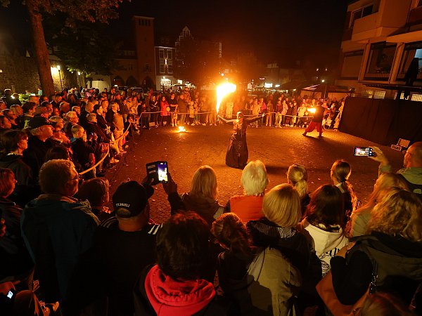 Feuertheater Flamma Scaena auf dem Lübbecker Marktplatz. - © Foto Pescht/Dennis Gilbert