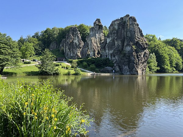Angenehm kühl ist bei Hitze der Teutoburger Wald, zum Beispiel rund um die Externsteine in Horn-Bad Meinberg im Kreis Lippe. - © Jana Beckmann (LZ)