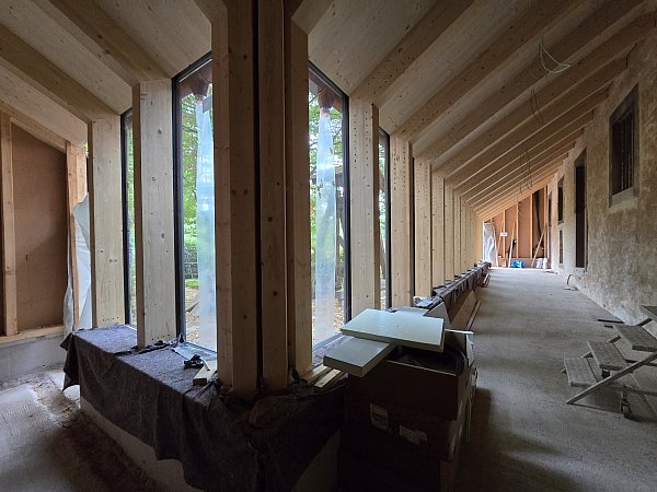 Der Verbindungsgang am Domänengebäude ist Teil des Bauprojekts zur barrierefreien Erschließung des Johanneschores. - © Schloss Corvey