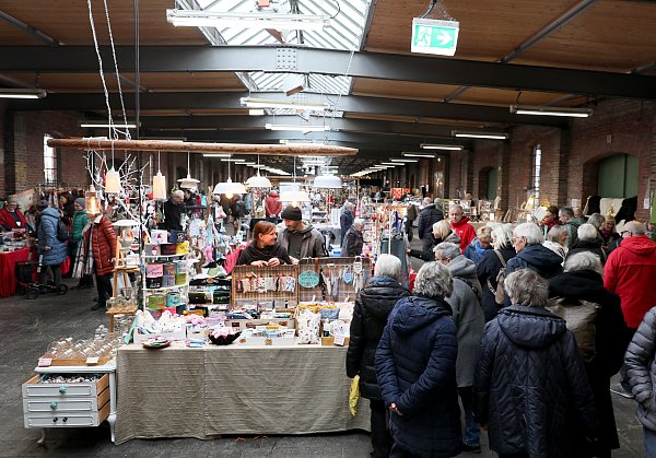 Bei dem Weihnachtsbasar im Alten Güterbahnhof erwartet die Besucher ein weit gefächertes Angebot an Kunsthandwerk. - © Frank-Michael Kiel-Steinkamp