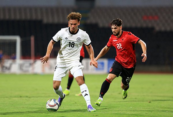 Aaron Zehnter (links) debütierte kürzlich für die deutsche U21-Nationalmannschaft. - © picture alliance/dpa