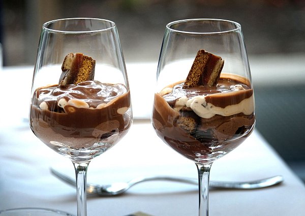 3-schichtige Mousse à la Dominostein im Glas. - © Andreas Frücht