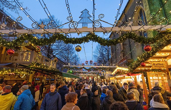 Weihnachtsmärkte in NRW dürfen abends ab 18 Uhr öffnen. - © Oliver Krato