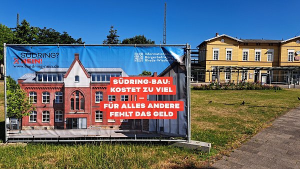 Mit Bannern haben die Gegner des Südrings für ein Nein bei der Bürgerbefragung zu dem Straßenprojekt geworben. - © Marion Pokorra