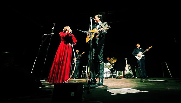 Die Tribute Band Cashback kommt mit der Show „One Hit at a Time – The Best of Johnny Cash!“ ins Theater im Park. - © Thomas Baumgartel