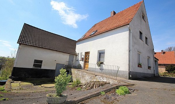 Das "Horrorhaus" in Bosseborn, in dem die Misshandlungen stattfanden, wurde im April 2022 abgerissen. - © David Schellenberg