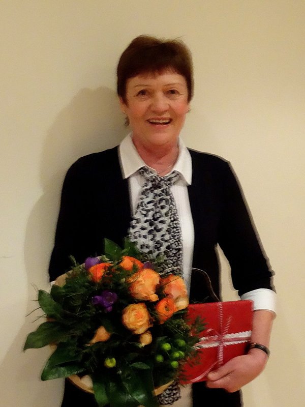 Besonders geehrt: Helene Braun-Meier, die seit der Gründung aktiv im Vorstand des Heimatvereins Stockhausen mitarbeitet. - © NW