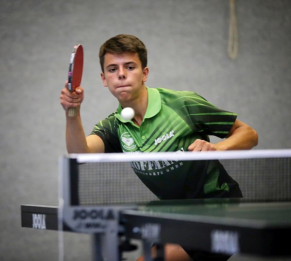 Finale: Erik Stoppenbrink trug einen Punkt zum Avenwedder Sieg bei.  - © Henrik Martinschledde