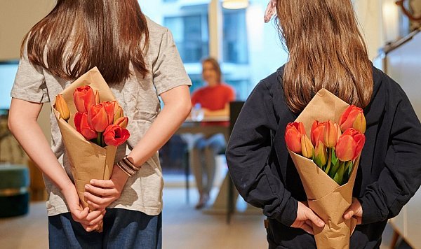 Am Muttertag feiern Mütter und Kinder den Ehrentag der Frauen, die ihnen das Leben geschenkt haben. - © Symbolbild Pixabay