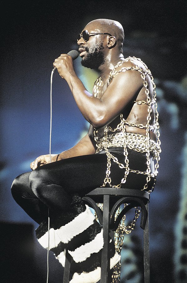 „Schwarzer Moses“: Isaac Hayes bei einem Auftritt in Cannes 1973. FOTO: DPA - © Verwendung weltweit