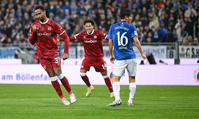 Noah Sarenren Bazee (l.) freut sich über das Tor zum 1:1 gegen Darmstadt. - Teresa Kroeger/RHR-FOTO