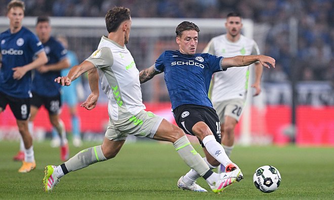 Marvin Mehlem (r.), hier im DFB-Pokalspiel gegen Werder Bremen, kennt den nächsten Gegner SC Paderborn aus der Vorsaison. - Teresa Kröger