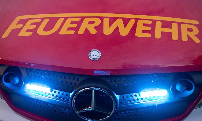 Auf der A2 in Richtung Hannover hat ein Mercedes Kombi Feuer gefangen. - Symbolfoto: Niklas Tüns