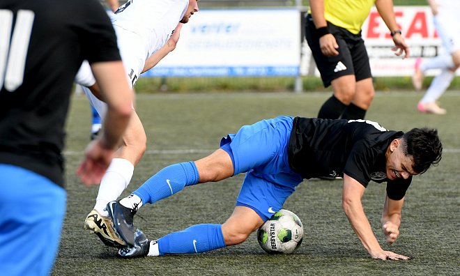 Gerät ins Straucheln: Selim Kürümüs vom FC Bad Oeynhausen. - Jürgen Krüger