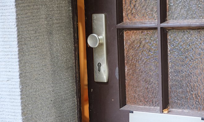 Spezialeinsatzkräfte der Polizei haben bei einem Großeinsatz gegen Drogen- und Waffenhandel am Mittwochmorgen vesehentlich ein falsches Wohnhaus in der Südstadt gestürmt. - Ulf Hanke