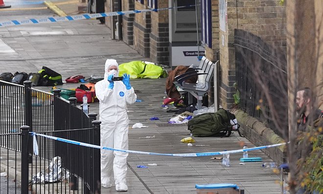 In einem Zug nahe Huntingdon kam es zu einer folgenschweren Tat. - Joe Giddens/PA Wire/dpa