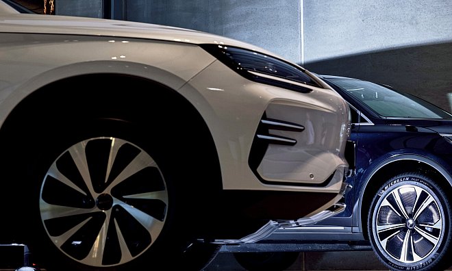 Kleine Autohäuser verschwinden, größere sichern sich die Fläche. - picture alliance / SZ Photo