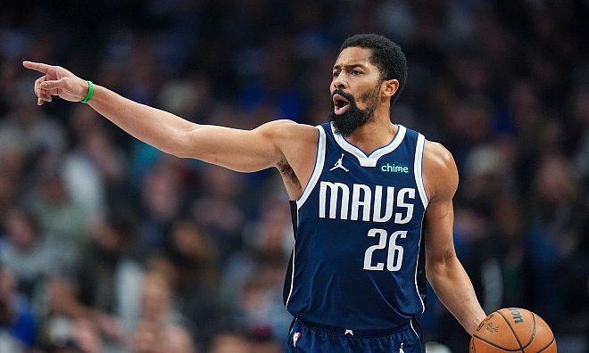 Von der NBA in die Bundesliga: Basketball-Routinier Spencer Dinwiddie heuert beim FC Bayern an. (Archivbild) - Julio Cortez/AP/dpa