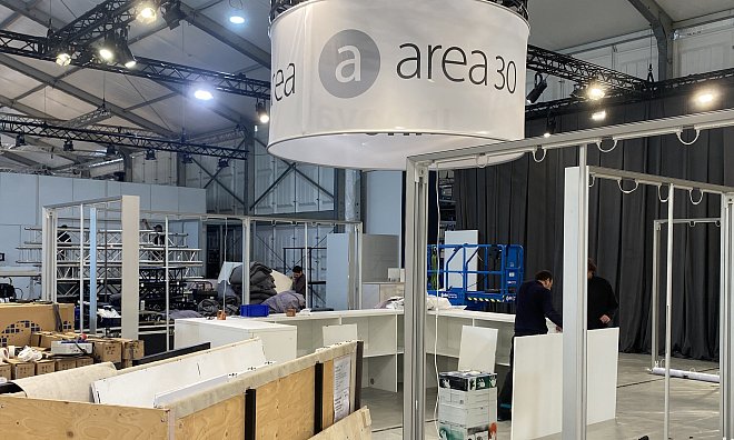 Auch rund um die Innovation Area muss noch geschraubt und aufgebaut werden. - Dirk Windmöller