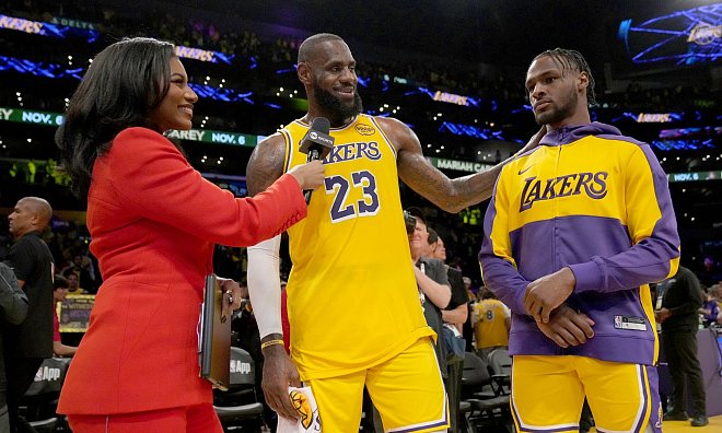 LeBron James spielt bei den Los Angeles Lakers mit seinem ältesten Sohn Bronny James. (Archiv-Foto) - Eric Thayer/AP/dpa