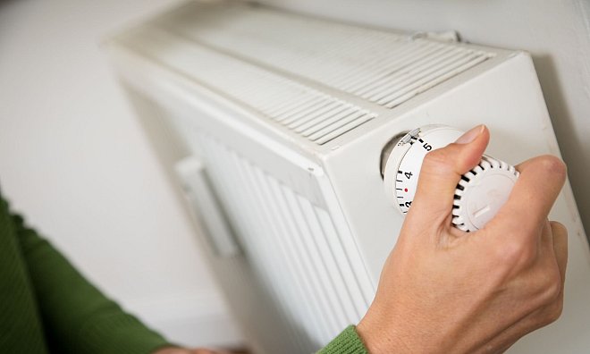 Wenn die Heizsaison beginnt, kann man mit ein paar einfachen Handgriffen für mehr Wärme in der Wohnung sorgen. - Christin Klose/dpa-tmn