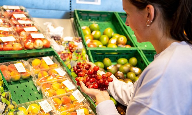 Naschen verboten: Grundsätzlich dürfen Waren im Supermarkt nicht vor dem Kauf gekostet werden. - Benjamin Nolte/dpa-tmn