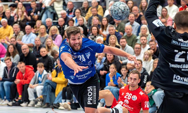 Hinein ins Vergnügen: Kreisläufer Gordon Gräfe gelangen in der zweiten Halbzeit die wichtigen Treffer zum 24:23, 28:26 und 35:32. - Joel Beinke