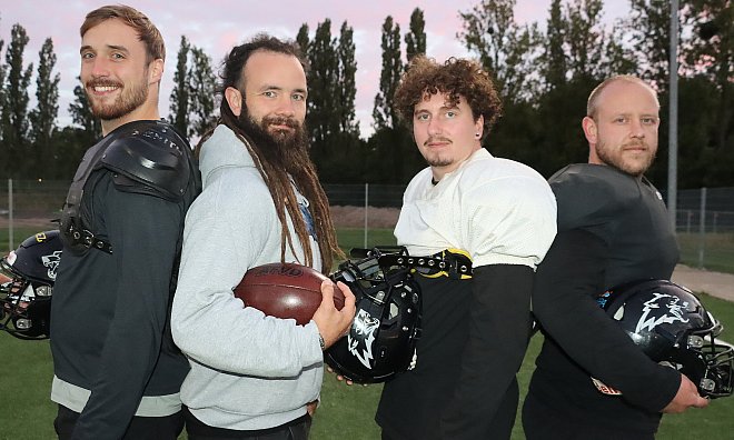 Vier Wolves-Urgesteine, die mit dem Aufstieg in die 2. Liga ihre bisherige Karriere krönen wollen: Christopher Bannert (von links), Jan-Christian Schmale, Luca Wöbking und Johnny Muster. MT-Foto: - Thomas Kühlmann