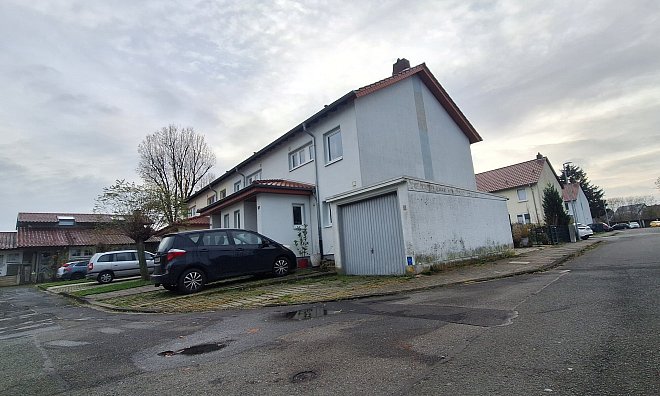 Eine Verkaufsanzeige auf einem Immobilienportal im Internet hat zuletzt Sorgen bei Bewohnerinnen und Bewohnern an der Robert-Schumann-Straße ausgelöst. - Peter Heidbrink