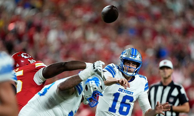 Für Detroit Lions Quarterback Jared Goff (M) endete in Kansas City die Siegesserie. - Charlie Riedel/AP/dpa