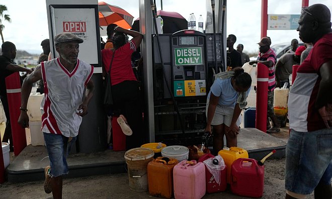 Einige Tankstellen auf Jamaika haben nur noch wenig Kraftstoff. - Matias Delacroix/AP/dpa