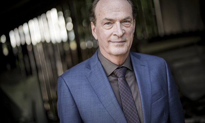 In dem Bühnenstück „Eine Weihnachtsgeschichte“ spielt der bekannte Schauspieler Herbert Knaup in Bielefeld den Geizhals Ebenezer Scrooge. - picture alliance/dpa