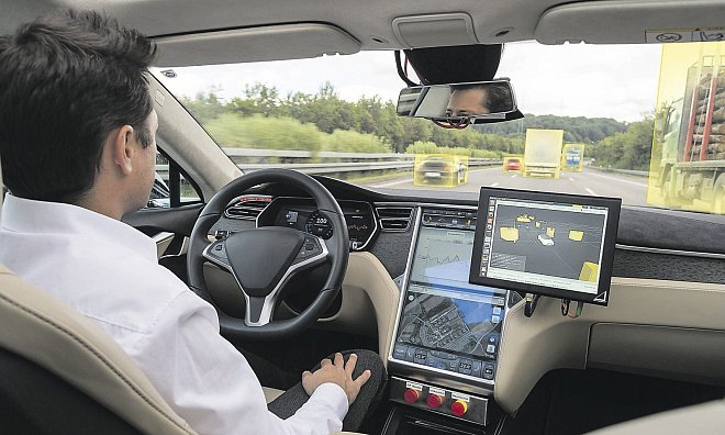 Das intelligente Auto: Im kommenden Jahr werden die autonomen Modelle auf verschiedenen Teststrecken in Deutschland getestet. - Foto: Bosch