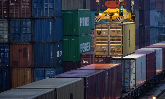 EU-Konjunkturexperten sehen eine anhaltend positive Dynamik bei der Wirtschaftsentwicklung. (Archivbild) - Marijan Murat/dpa