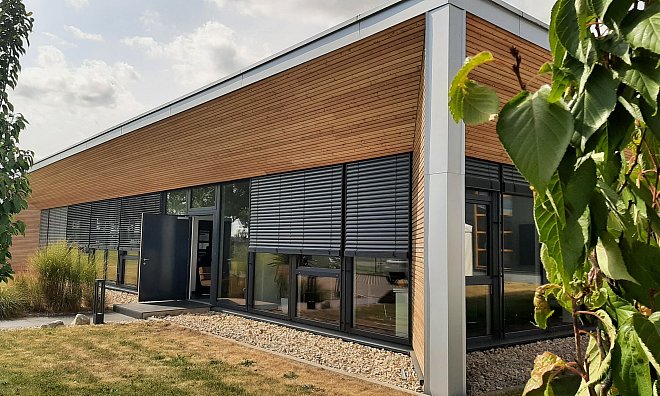 Rasantes Wachstum und ein markantes Bürogebäude: Schmale Logtec im Warburger Gewerbegebiet West feiert Geburtstag - Dieter Scholz