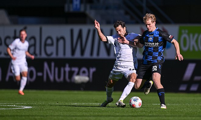 Christopher Lannert (l.) und Arminia Bielefeld hielten gegen den SC Paderborn vor allem in der ersten Halbzeit mit. - Teresa Kroeger