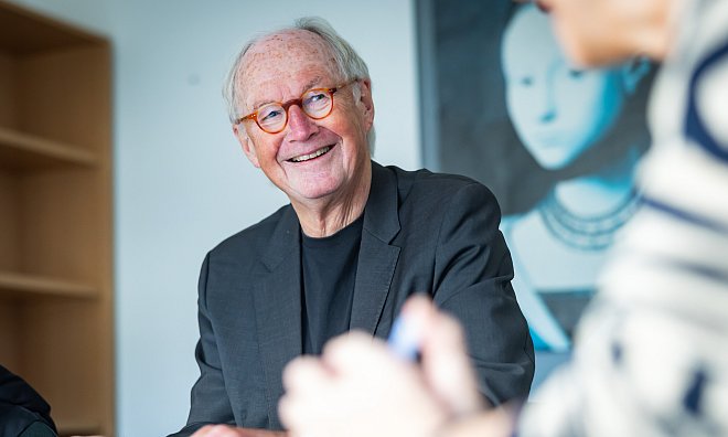 Der Bielefelder Konfliktforscher Prof. Wilhelm Heitmeyer im Gespräch mit NW-Redakteurin Heike Krüger. - Sarah Jonek