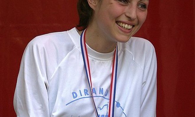 Auch nach mehr als 31 Kilometern über Berg und Tal war Franziska Schmidt im Ziel an der Sparrenburg überaus gut drauf. - FOTO: CLAUS-WERNER KREFT