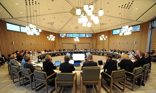 Im Espelkamper Rat gebe es einen „sehr starken konservativen Flügel“, sagte die Spitze der neuen Fraktion „SPD/Die Unabhängigen“. Sie verwies auf die absolute Mehrheit der CDU und die erstarkte AfD. - Joern Spreen-Ledebur