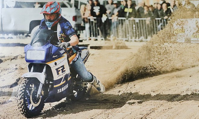Wheels and Wake in Nethen vom 11. bis 14. September 2025. Ab geht die wilde Fahrt auf Sand im Beachclub Nethen: Der Löhner Dominik Schmidt beim Start zum Beschleunigungsrennen gegen einen Konkurrenten auf der anderen Seite. - Egon Bieber Repro